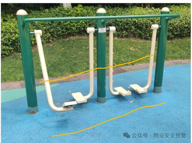 要点——太空漫步机（立式荡板）m6米乐公区健身器材安全管控(图2)
