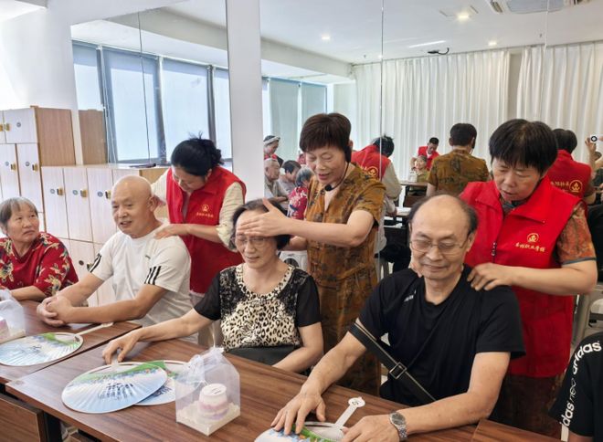 兴开展丰富多彩的七夕主题活动网络中国节·七夕｜重庆渝北回(图4)